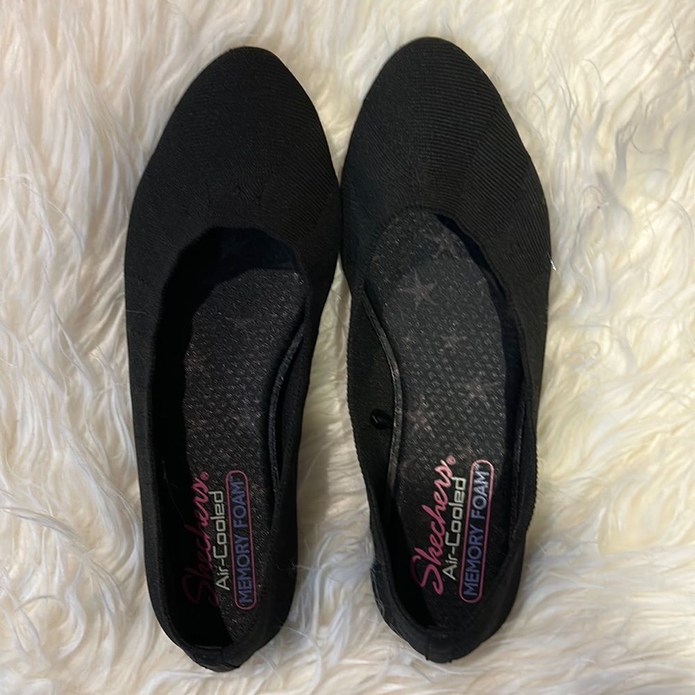 Sketchers Air-Cooled Memory Foam Black Flats size 7